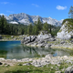 Po dolgem vzponu bi se prilegel skok v jezero. Toda nikar!