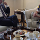 Pahor pri ameriški veleposlanici, pozornost ukradla bogato obložena miza