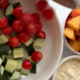 Recept za sočno poletno solato: kombinacija sladkega in slanega, ki vas bo navdušila