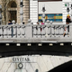 Poškodovan del Tromostovja: izginila ena od krogel na balustradi