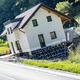 Rušijo nesrečno hišo, ki jo pozna vsa Slovenija