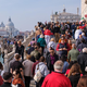 Je množični turizem uničil pristno potovalno izkušnjo?