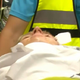 Žalostnni prizori, Pogačar bolnišnico zapustil na nosilih, operacija v Barceloni #video