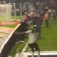 Bizarna nesreča: zadel in med proslavljanjem padel v tunel #video