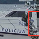 Zgražanje nad policistom, ki je v morje vrgel psa. Kaj se je res dogajalo? #video