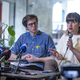 Črni potniki referendumskega spopada strank