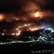 Grozljivi posnetki z Brača: ogenj se je približal hišam, ponoči evakuirali ljudi #video