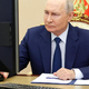 Putin glasoval z nekaj kliki, splet pa se zabava zaradi njegovega zaslona #video