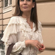 Znana Slovenka navdušila s stajlingom, ki je kot nalašč za prehod iz poletja v jesen