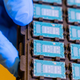Intel napreduje pri tehnologiji steklenih substratov