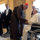 Papež Frančišek na invalidskem vozičku, vernikom sporoča tole (FOTO)