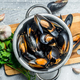 Previdno s svežimi morskimi sadeži: pokvarljivo živilo, s katerim se lahko zastrupimo