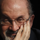 Rushdie okreva, napadalec molči