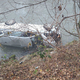 Avto končal v reki Gradaščici, voznika pa nikjer (FOTO)