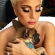 Ugrabiteljica psov toži Lady Gaga: ne le izplačilo nagrade, želi še dodaten milijon in pol