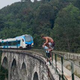 Ojoj, kaj je mladenič počel na Solkanskem mostu, mimo je pripeljal vlak (VIDEO)