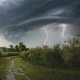 Arso izdal rumeno opozorilo za vso državo pred sunki vetra: ponekod tudi nevihte