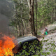 Na gozdni cesti zgorel osebni avtomobil