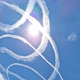 Bralci zaskrbljeni zaradi letala na nebu: Zakaj dela letalo takšne kroge? (FOTO)