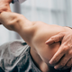 Bolečine v roki nastajajo v vratu