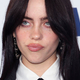 Billie Eilish v kopalkah razkrila ugrize in modrice