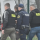 Strogo varovana predaja morilca nosečnice: oboroženi policisti, dron in konvoj na meji pri Lendavi (FOTO)