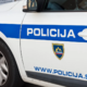 Vlom ob 1.40: policisti zalotili 20-letnika kar v lokalu