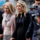 Zadnji mesec svobode Elizabeth Holmes, dokumentarcu napovedujejo oskarja