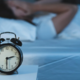 Vzroki za prebujanje sredi noči so različni, tako si lahko pomagamo