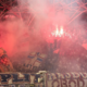 Grozljivi prizori iz Splita obkrožili svet: navijači klicali Hitlerja in nosili krsto z napisom Ajax! (FOTO in VIDEO)