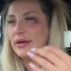Pretresljiv posnetek: pevka Monika v solzah in z modrico okoli očesa trdi, da jo je napadla lastnica kluba (VIDEO)