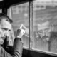 Goran Bare naj bi umrl v spanju: le nekaj tednov prej je obnemogel na odru, pred njegovim domom oboževalci prižigajo sveče (FOTO)