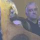 Šok na ljubljanskem tednu mode: srna okoli vratu šokirala obiskovalce (VIDEO)