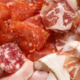 Katera vrsta mesa lahko poveča tveganje za raka želodca in požiralnika