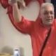 Romski svetnik raztresa denar od socialne pomoči? »Zakaj ne bi uživali, tisti, ki imajo« (VIDEO)