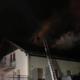 Večerni požar pri Mengšu: zagorelo v ostrešju, ognjeni zublji zajeli hišo (FOTO)