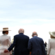 Trump si je popestril sprejem britanskega kralja, Melanio trepljal po zadnji plati (FOTO)