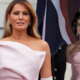 Prepoznavni modni slog Melanie Trump, ki mnoge spominja na nekdanjo prvo damo: poglejte, kaj je oblekla tokrat