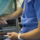 Na operacijo brez anestezije? V Sloveniji že izvedli operacijo samo s pomočjo hipnoze, v tujini vse več zanimanja za takšne pristope
