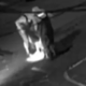 Kaj se dogaja? ljudje sredi noči prihajajo iz jaškov, se preoblačijo in odhajajo: srhljiva skrivnost pretresa mesto, objavljeni so posnetki (VIDEO)