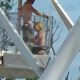 Par seksal na panoramskem kolesu in zasenčil Guns N' Roses! Sprva so mislili, da »le stoji za njo, jo objema ...« (FOTO)