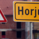 Popoldanska tragedija na pokopališču v Horjulu, oživljali osebo, a je umrla