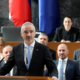 To morate videti! Poglejte, katero orodje mu je dala šefica Stevanovićevih poslancev (FOTO)