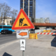 Policistka imela polne roke dela na Dunajski cesti: kolesarjem delila globe, čakali so v vrsti