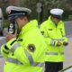 Voznik začetnik skozi naselje divjal s 111 km/h: poglejte, kam se mu je mudilo