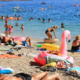 Turistični alarm, nevarna bakterija v morju: okužba lahko napreduje bliskovito, plaže že zapirajo