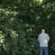 Martina šokirana! Gospod sredi Ljubljane parkiral kolo, stopil do grma in ...