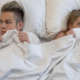 Pet znakov, da je vaš partner sebičen v postelji (in kaj storiti)