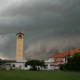 Konec peklenske vročine! Po dveh tednih prihaja hladna fronta, možne tudi močnejše nevihte