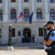 Policija lovi pošiljatelja, kar sedem sodišč prejelo grožnjo z bombo